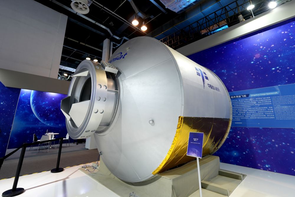 「2025年中国宇宙の日」科学普及展で撮影された「軽舟」の実物大模型（撮影・張建松）。